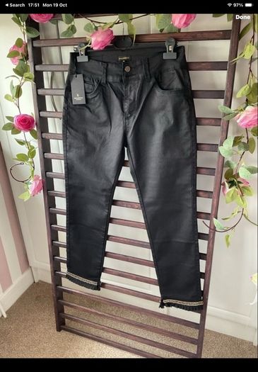 trousers  Bnwt kalisson size 40 black stretch with embellishments