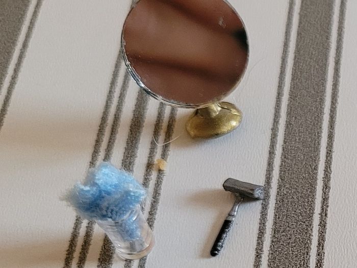 Dolls house bathroom / bedroom accessories