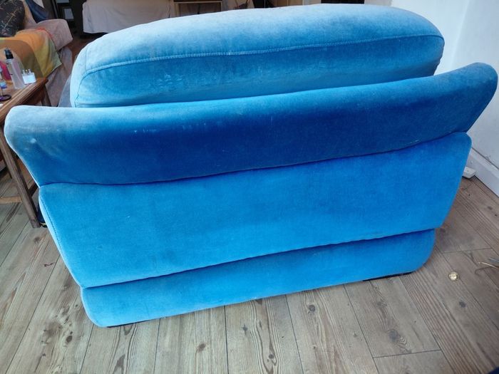 Lovely (FREE!) Blue armchair