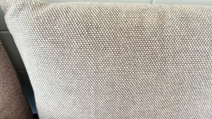 4 cushions