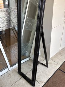 Freestanding mirror