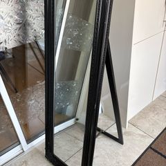 Freestanding mirror