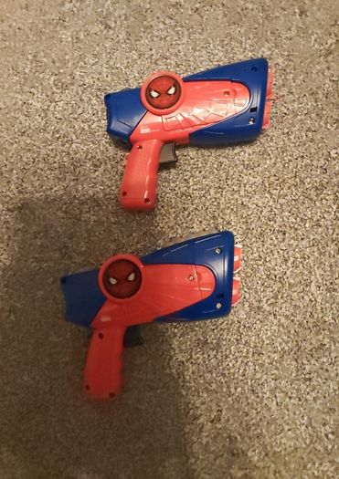 dool Spider-Man guns
