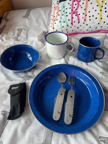 camping utensils / crockery