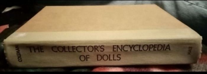 Encyclopaedia of Dolls Book 1977