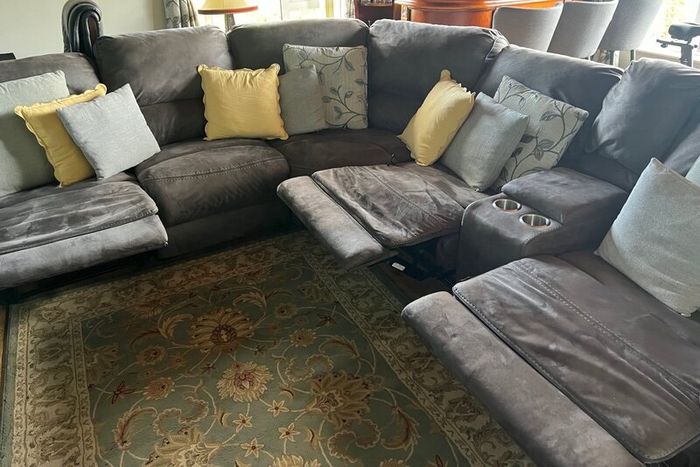 Corner sofa 6 seater 3 reclining  sofas all in per