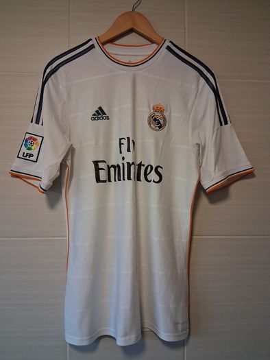 Real madrid Jersey. Official Adidas Mens Home Jersey From 2013 Champions League Victorious Campaign.  Authentic Original From 2013. Not A Modern Day Remake.