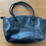 Navy blue solid leather shoulder bag Image 2