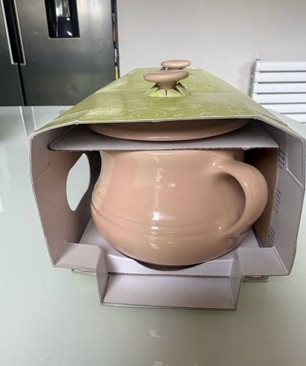 le creuset 2 soup bowls with lids