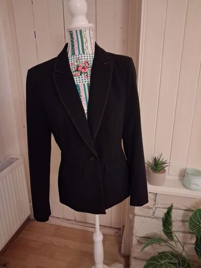 Fitted Black Blazer