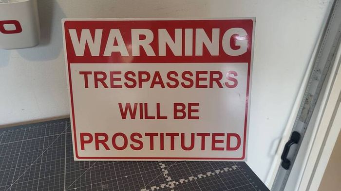 No Tresspassers Sign