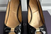 Tahari wedges - US 8 M