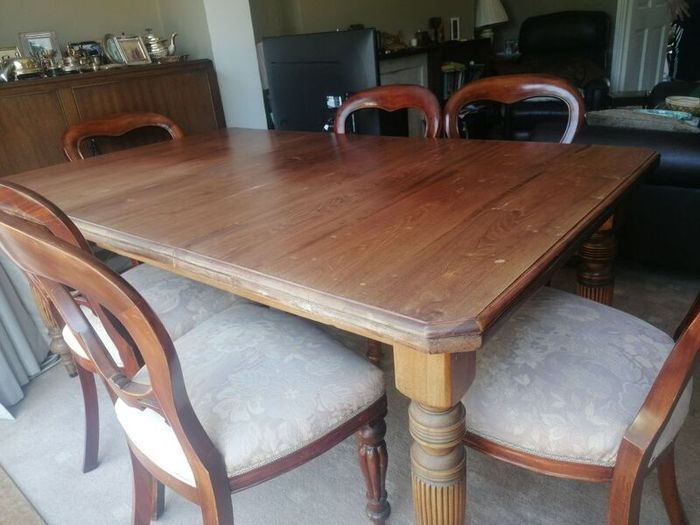 Solid Timber Extendable Dining Table & 6 Matching Chairs