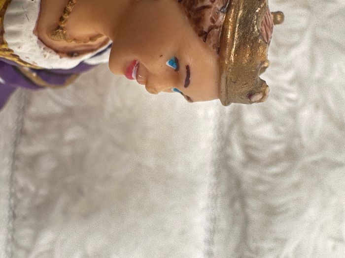 2002 Papo Medieval Attire Queen Approx. 9 cm. Damaged Nose Used Please see photos