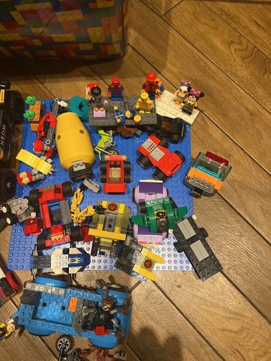 Large box of Varies sets Lego & figures
