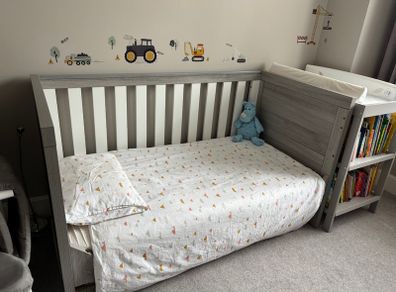 Baby and toddler cot bed
