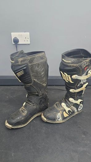 motocross boots Hart size 9