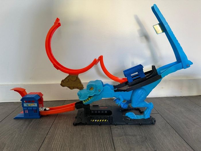 Hot Wheels City T-Rex Chomp Down Playset