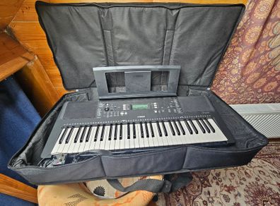 Yamaha PSR E373 keyboard