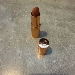 Charlotte Tilbury - pillow talk fair lipstick