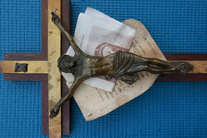 Victorian Amboyna Crucifix. 13,5" x 6,5"