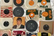 16x Elvis Presley 7" singles