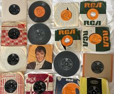 16x Elvis Presley 7" singles