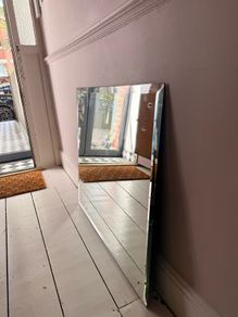 Large thin mirror