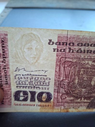 The Central Bank of Ireland. B Series 10 Pounds (1980)