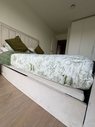 Kingsize Ottoman storage bed