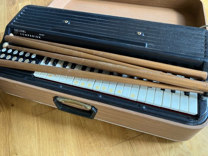 Electric vintage Sheltone organ