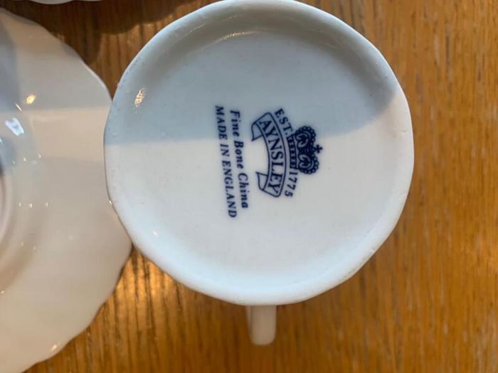 Aynsley Fine Bone China Set of 8 Coffee Cups & Saucers