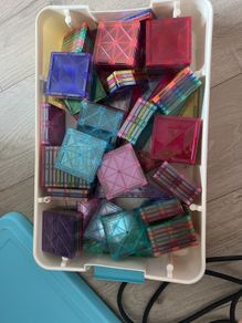 Magnetic tiles