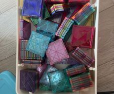 Magnetic tiles