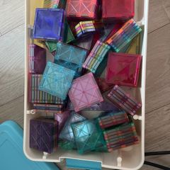 Magnetic tiles