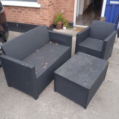 garden table and chairs