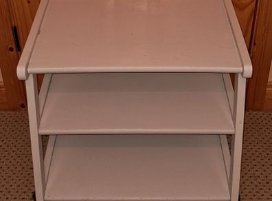 Shelf unit on wheels