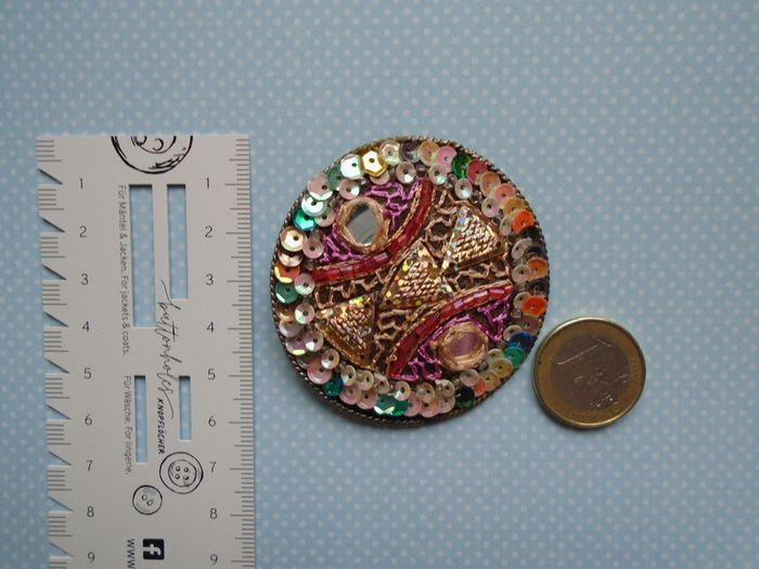 Brooch,Fashion jewellery,Jewellery,