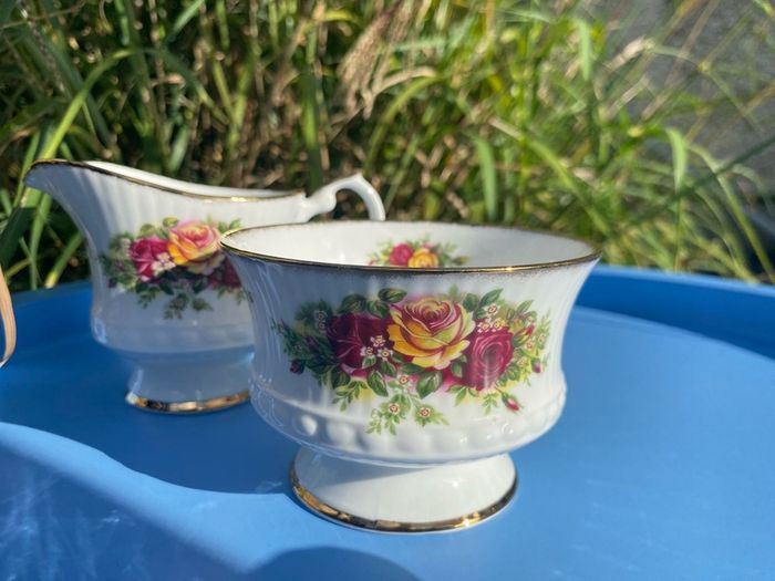 Elizabethan bone china sugar bowl and milk jug