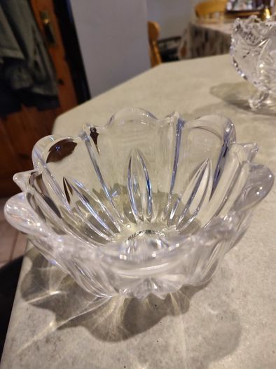 Mikasa Previn Cut Crystal Leaf Design Candy Dish/Bowl
