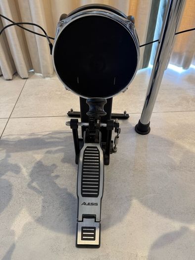 Alesis Surge Mesh Electronic Drum Kit Excellent Condition
