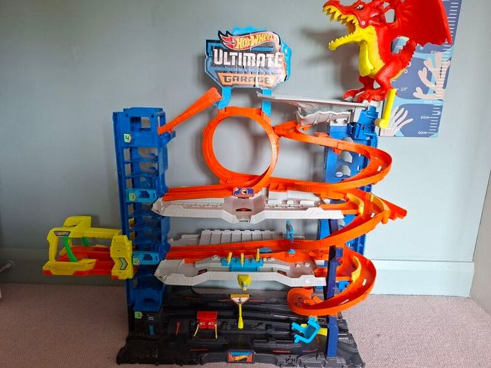Hot wheels ultimate garage