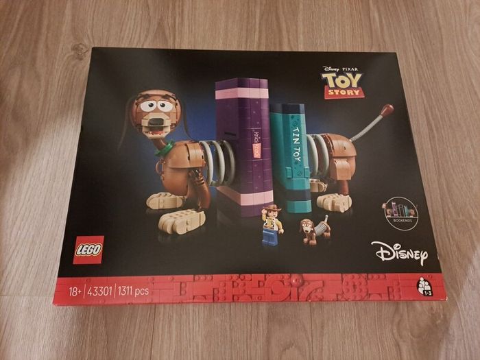 LEGO Disney 43301 Toy Story Slinky Dog Bookends