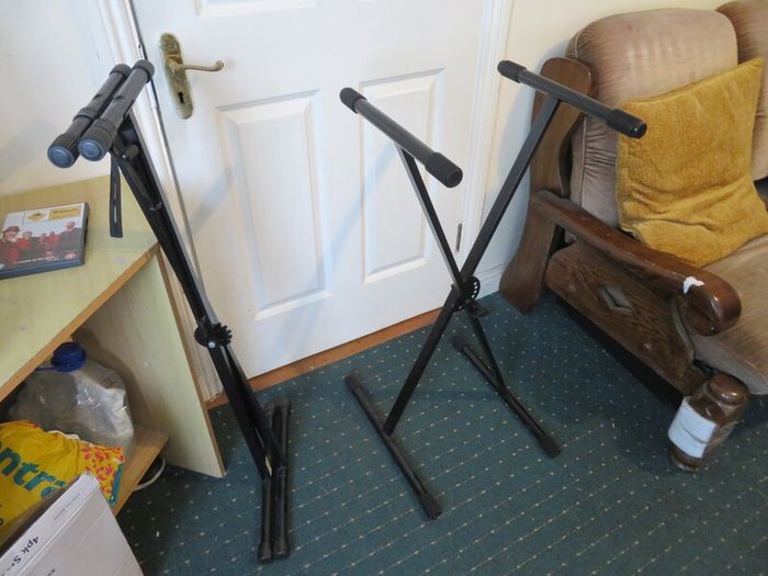 2 folding Piano/keyboard stands