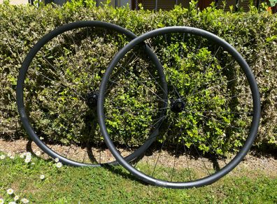 DT Swiss R470 Disc Aluminum Tubeless 700c Wheelset