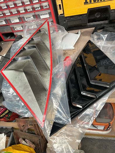 Bonnet vents/fins/rear side window covers
