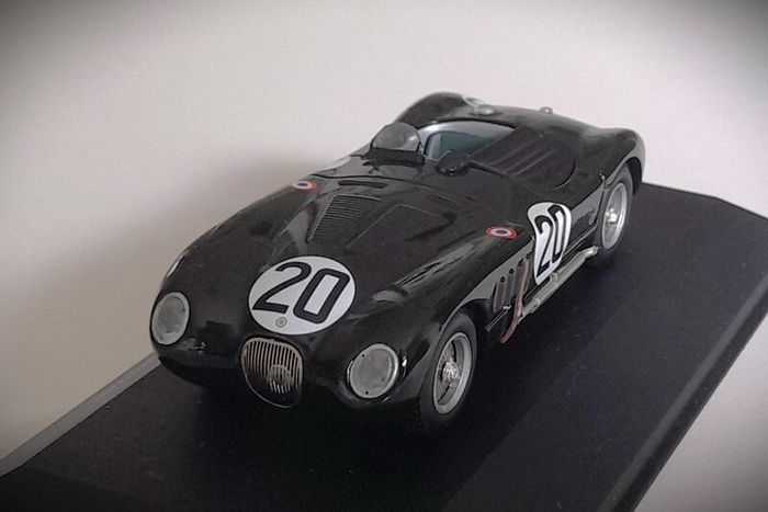 Diecast Model Le Mans Winning Aston Martin & Jaguar - Quartzo 1:43