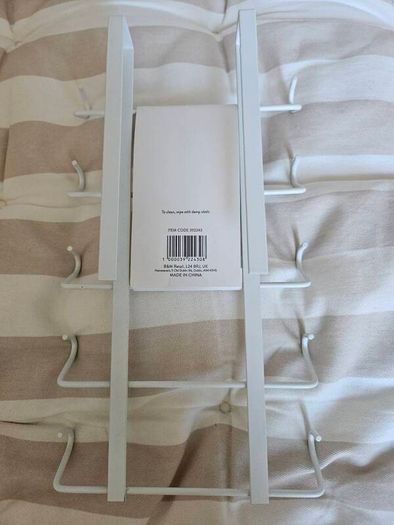 Under shelf mug holder