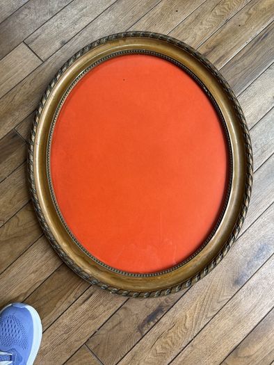 Antique Oval Gold picture frame with decorative rope & twist moulding