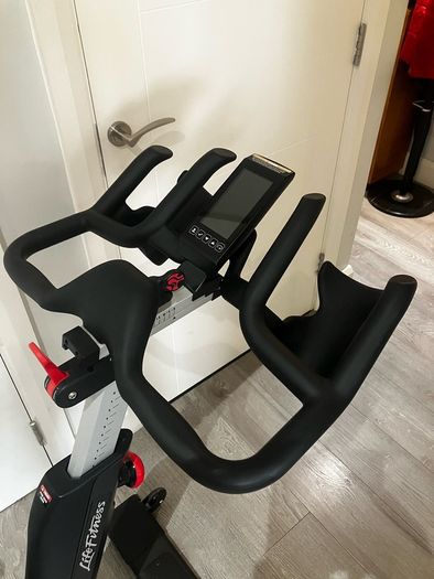 Life Fitness IC6 indoor cycle
